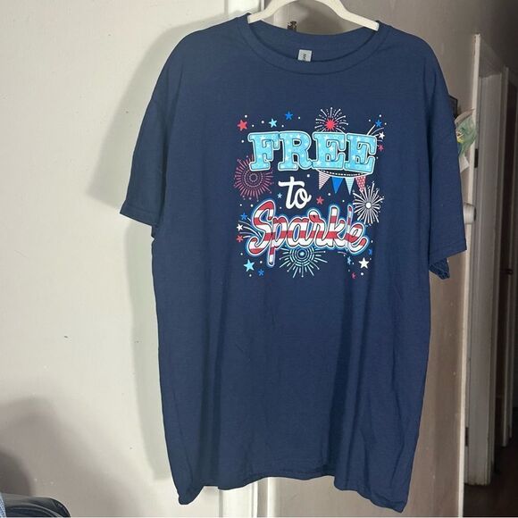 GILDAN  T SHIRT
Free to sparklin - Picture 1 of 7